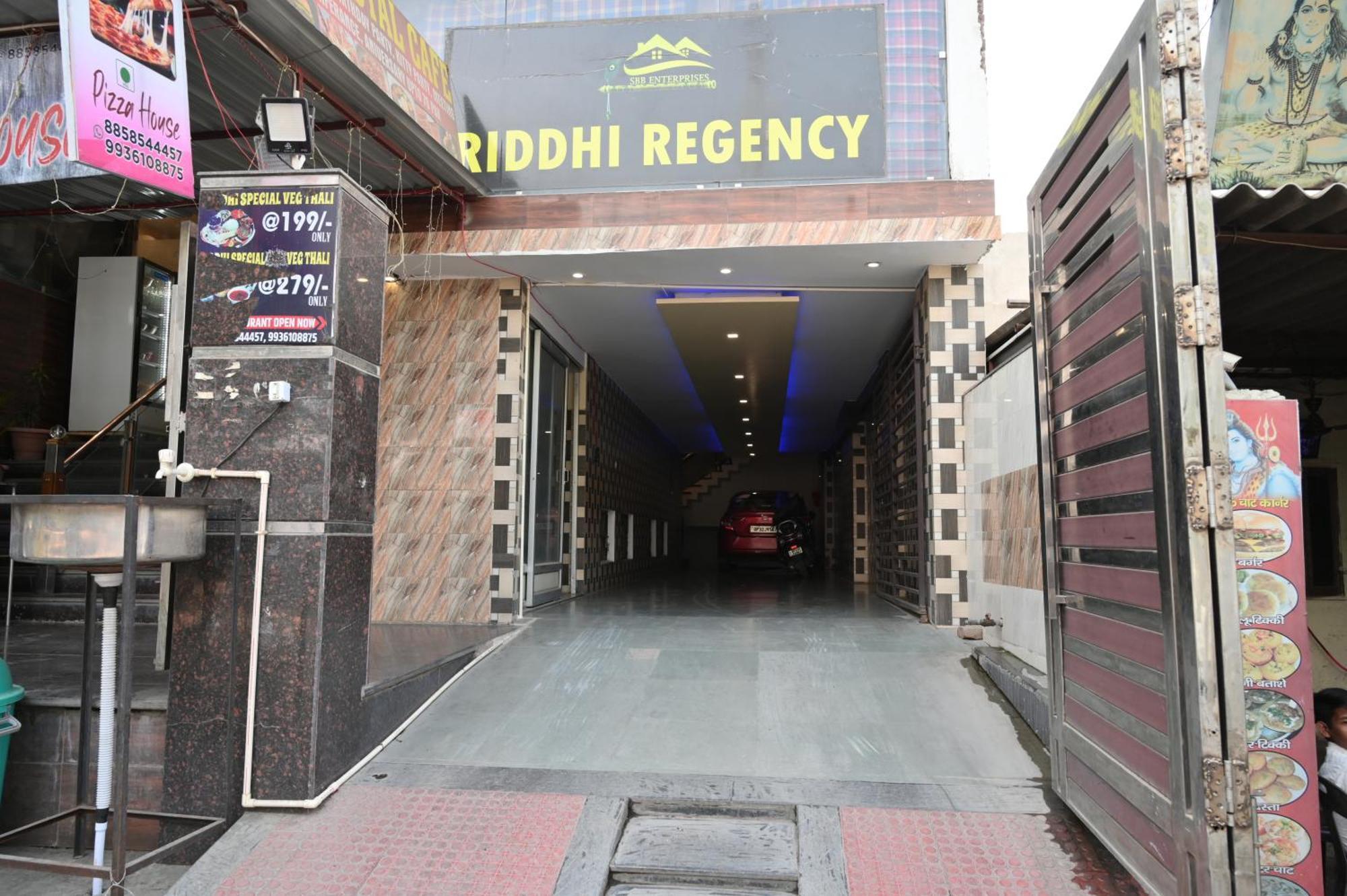 Hotel Riddhi Regency 러크나우 외부 사진