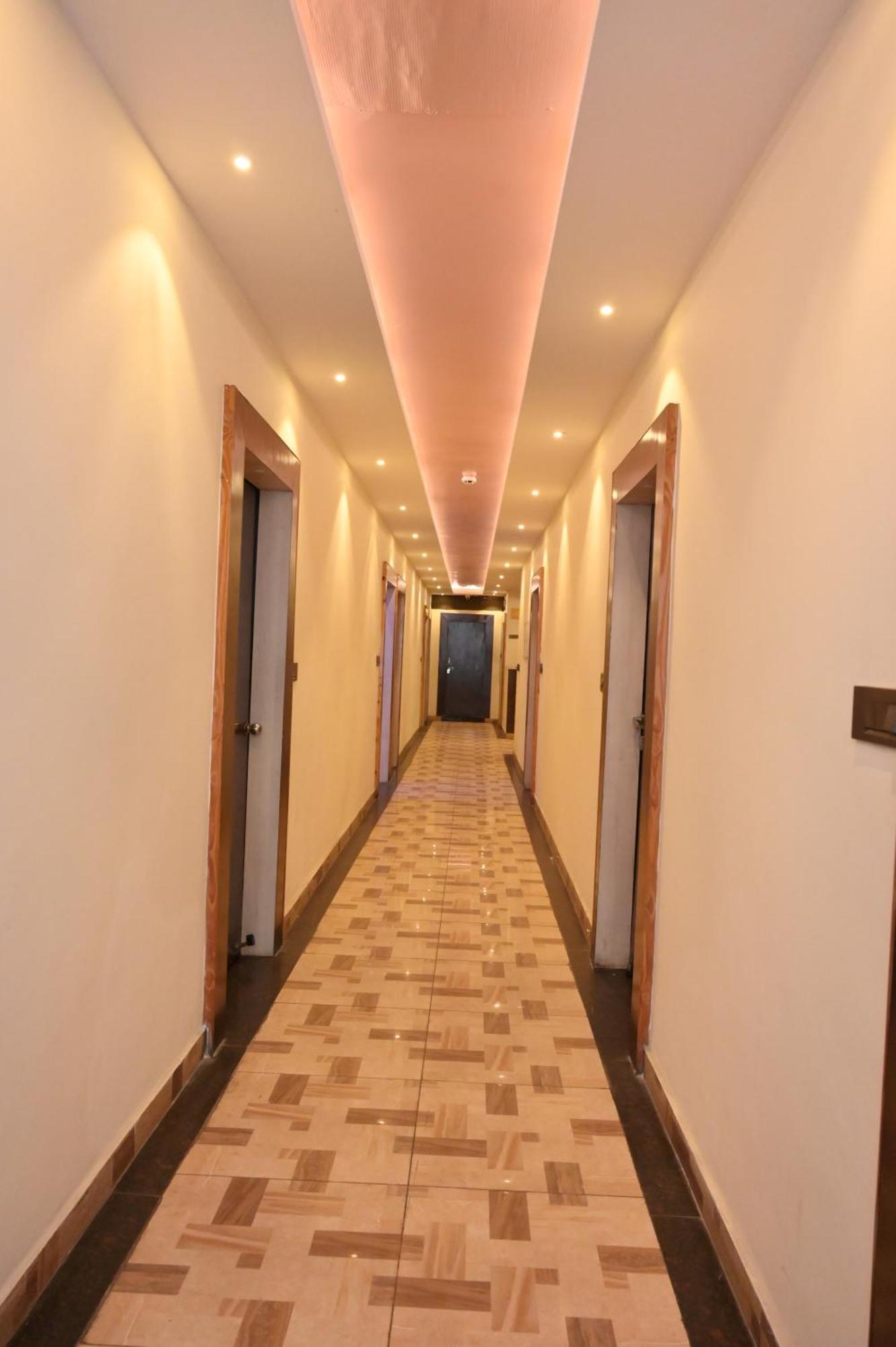 Hotel Riddhi Regency 러크나우 외부 사진