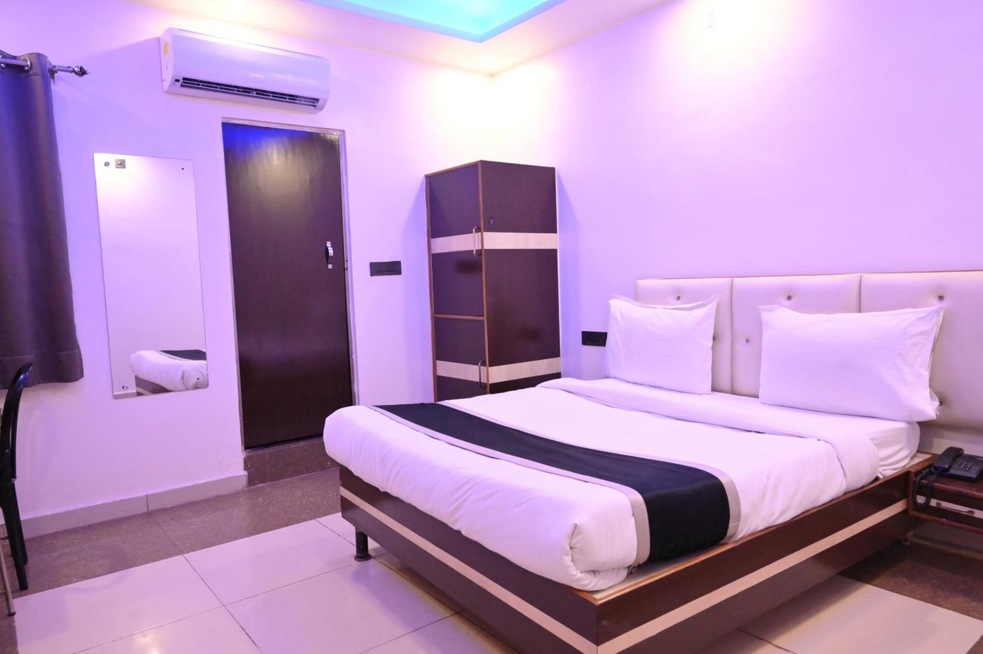 Hotel Riddhi Regency 러크나우 외부 사진