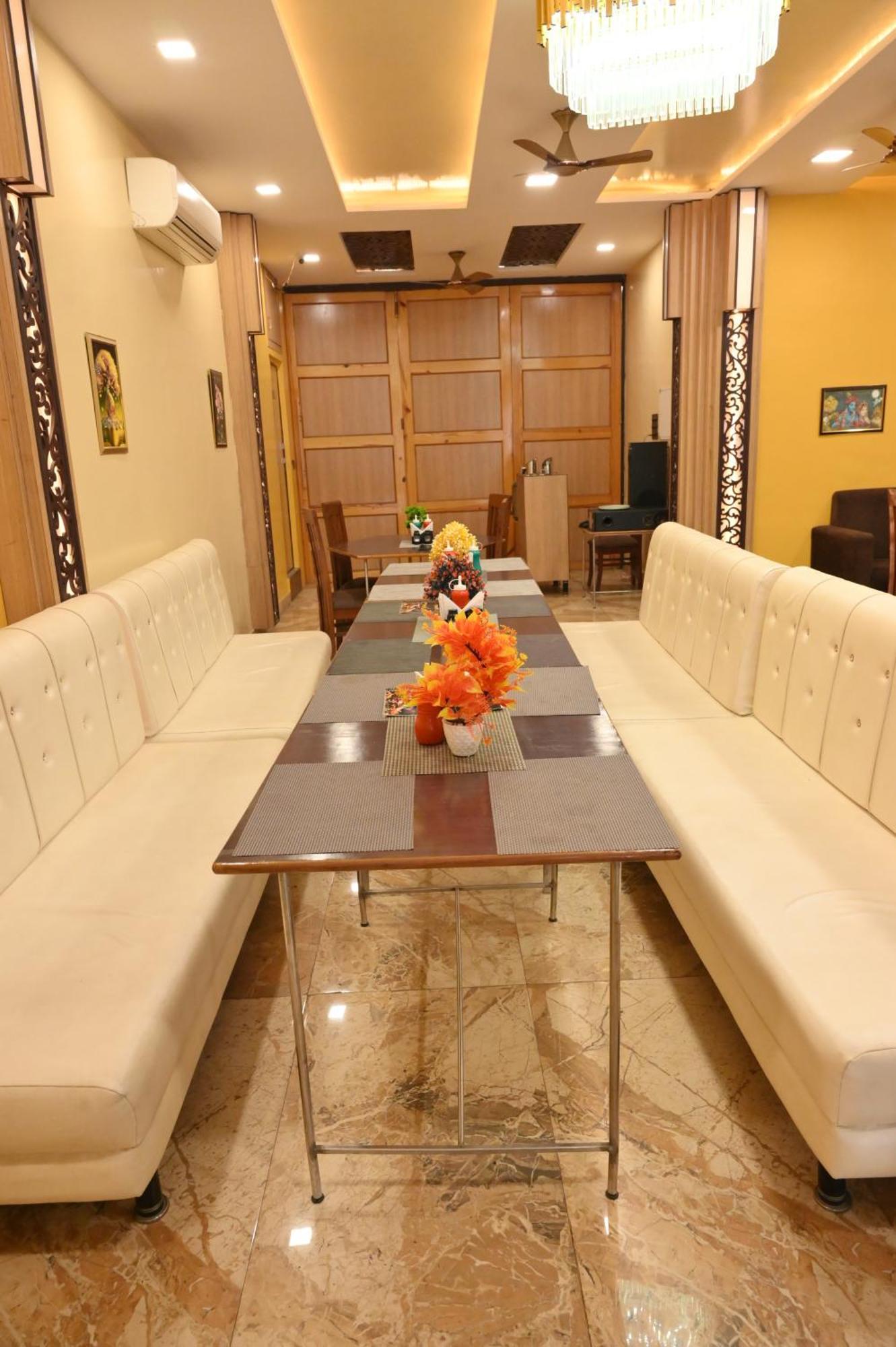 Hotel Riddhi Regency 러크나우 외부 사진